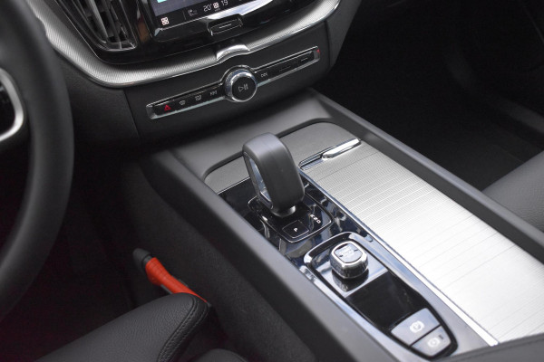 Volvo XC60 T6 350PK Automaat Plug-in Hybrid AWD Plus Dark Volvo XC60 T6 350PK Automaat Plug-in Hybrid AWD Plus Dark