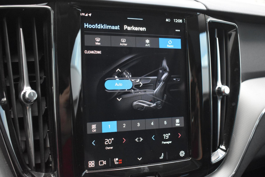 Volvo XC60 T6 350PK Automaat Plug-in Hybrid AWD Plus Dark Volvo XC60 T6 350PK Automaat Plug-in Hybrid AWD Plus Dark