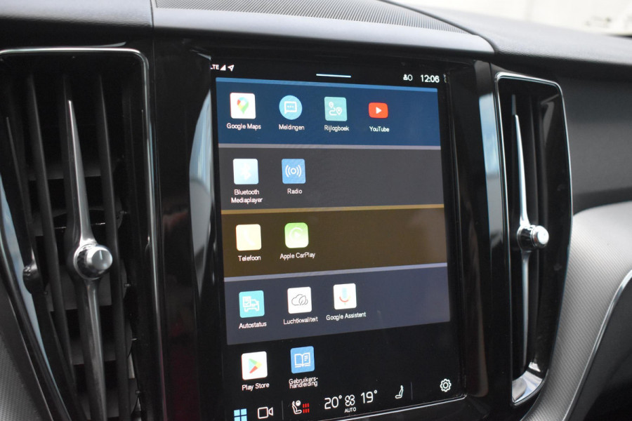 Volvo XC60 T6 350PK Automaat Plug-in Hybrid AWD Plus Dark Volvo XC60 T6 350PK Automaat Plug-in Hybrid AWD Plus Dark