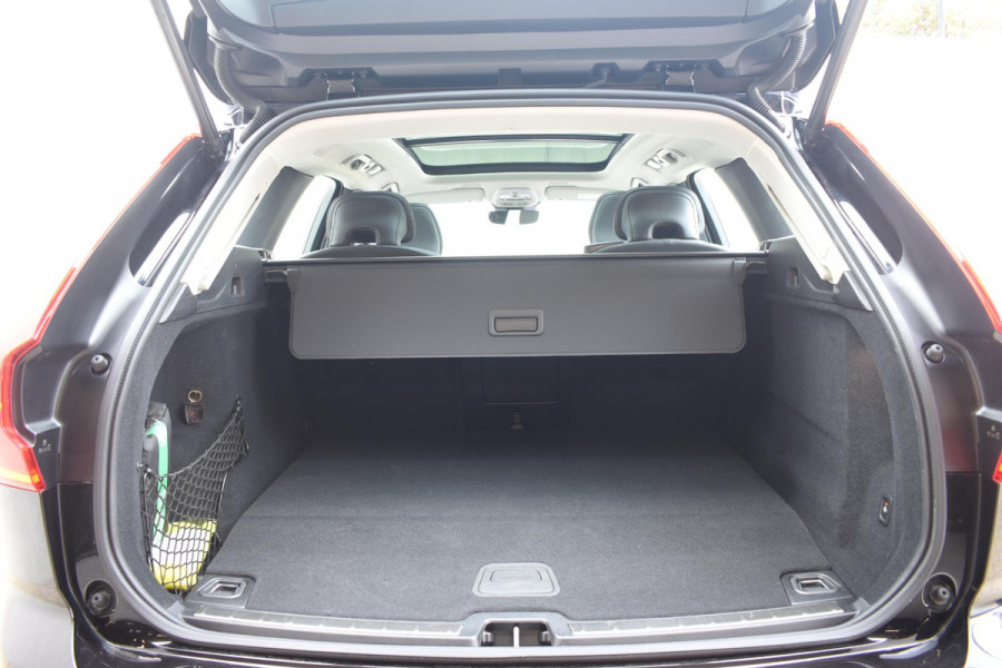 Volvo XC60 T6 350PK Automaat Plug-in Hybrid AWD Plus Dark Volvo XC60 T6 350PK Automaat Plug-in Hybrid AWD Plus Dark