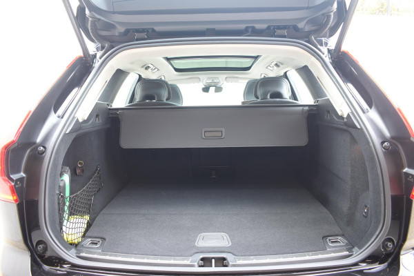 Volvo XC60 T6 350PK Automaat Plug-in Hybrid AWD Plus Dark Volvo XC60 T6 350PK Automaat Plug-in Hybrid AWD Plus Dark