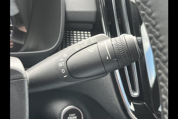 Volvo XC40 1.5 T5 Recharge R-Design 262pk | ZUID | Parking pack | 1.800 Kg trekgewicht