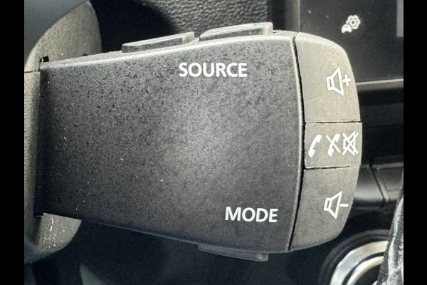 Dacia Duster 1.3 TCe Prestige Achteruitrijcamera Cruisecontrol Climatecontrol LED Apple / Android all-season banden Dodehoek Dacia Duster 1.3 TCe Prestige Achteruitrijcamera Cruisecontrol Climatecontrol LED Apple / Android all-season banden Dodehoek