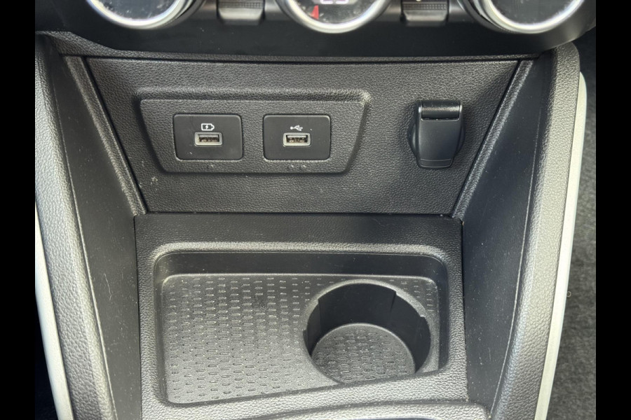 Dacia Duster 1.3 TCe Prestige Achteruitrijcamera Cruisecontrol Climatecontrol LED Apple / Android all-season banden Dodehoek Dacia Duster 1.3 TCe Prestige Achteruitrijcamera Cruisecontrol Climatecontrol LED Apple / Android all-season banden Dodehoek