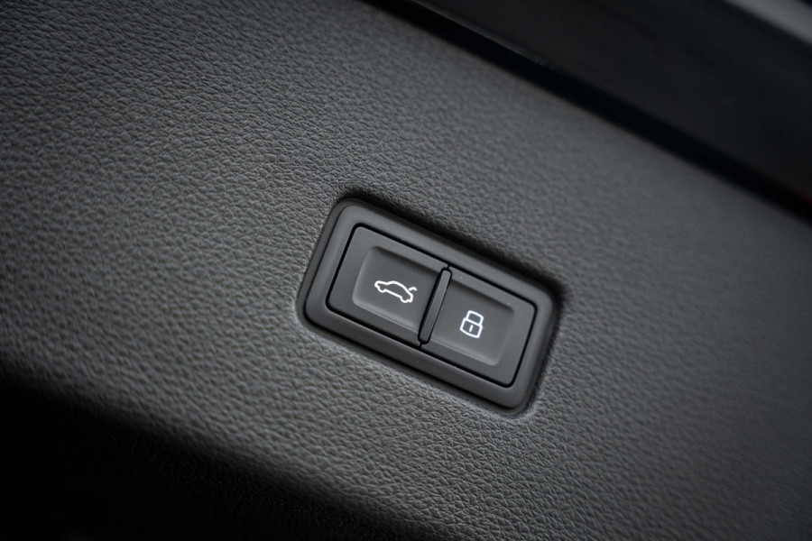 Audi RSQ8 4.0 TFSI quattro - RS Dynamic + | Design Pakket | Panorama | B&O | Elek. Trekhaak Audi RSQ8 4.0 TFSI quattro - RS Dynamic + | Design Pakket | Panorama | B&O | Elek. Trekhaak