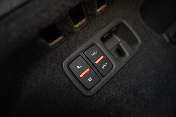 Audi RSQ8 4.0 TFSI quattro - RS Dynamic + | Design Pakket | Panorama | B&O | Elek. Trekhaak Audi RSQ8 4.0 TFSI quattro - RS Dynamic + | Design Pakket | Panorama | B&O | Elek. Trekhaak