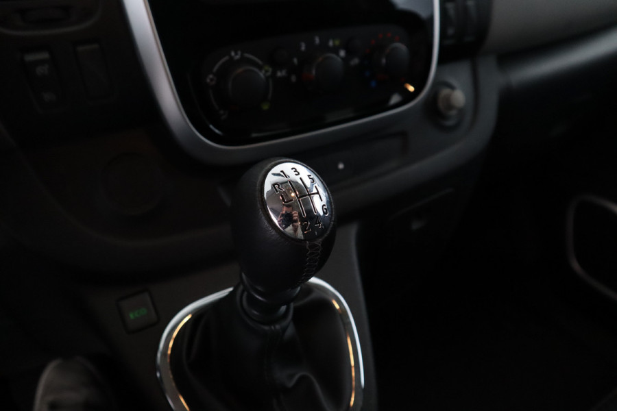 Renault Trafic 1.6 dCi T27 L1H1 Comfort navigatie, parkeersensoren, ruiten in achterdeuren en zijdeur Renault Trafic 1.6 dCi T27 L1H1 Comfort navigatie, parkeersensoren, ruiten in achterdeuren en zijdeur