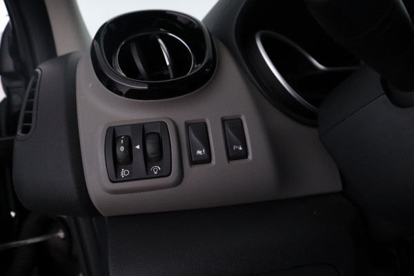 Renault Trafic 1.6 dCi T27 L1H1 Comfort navigatie, parkeersensoren, ruiten in achterdeuren en zijdeur Renault Trafic 1.6 dCi T27 L1H1 Comfort navigatie, parkeersensoren, ruiten in achterdeuren en zijdeur