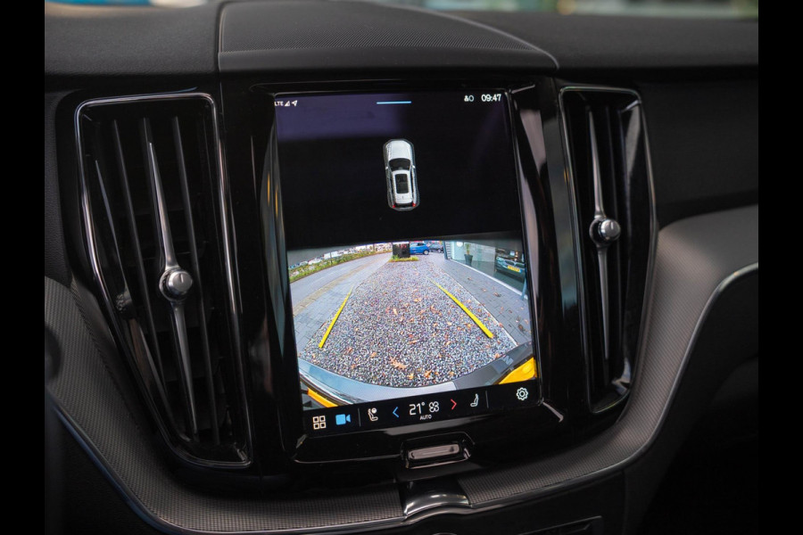 Volvo XC60 2.0 T6 Plug-in hybrid AWD Core Bright / Pano / ACC / trekhaak /