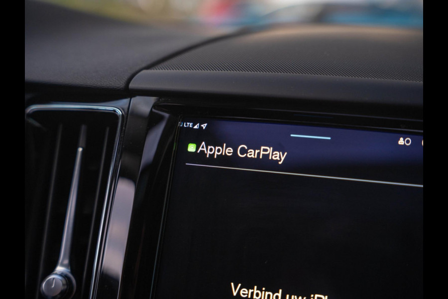 Volvo XC60 2.0 T6 Plug-in hybrid AWD Core Bright / Pano / ACC / trekhaak /