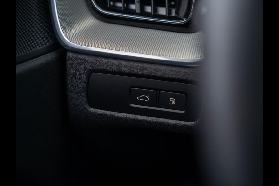 Volvo XC60 2.0 T6 Plug-in hybrid AWD Core Bright / Pano / ACC / trekhaak /