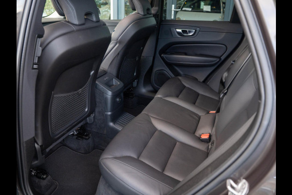 Volvo XC60 2.0 T6 Plug-in hybrid AWD Core Bright / Pano / ACC / trekhaak /