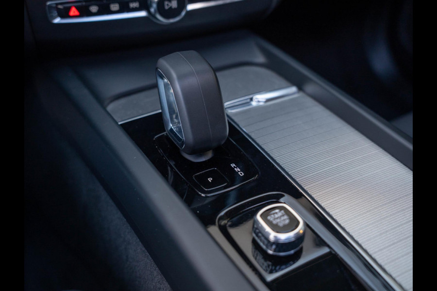 Volvo XC60 2.0 T6 Plug-in hybrid AWD Core Bright / Pano / ACC / trekhaak /