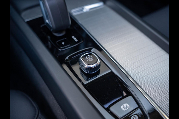 Volvo XC60 2.0 T6 Plug-in hybrid AWD Core Bright / Pano / ACC / trekhaak /