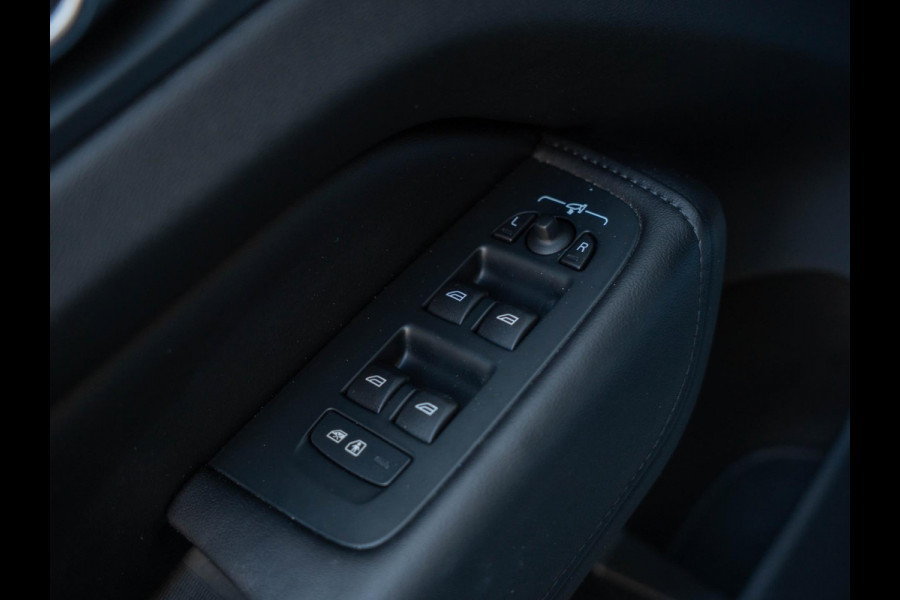 Volvo XC60 2.0 T6 Plug-in hybrid AWD Core Bright / Pano / ACC / trekhaak /