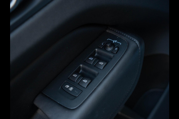 Volvo XC60 2.0 T6 Plug-in hybrid AWD Core Bright / Pano / ACC / trekhaak /