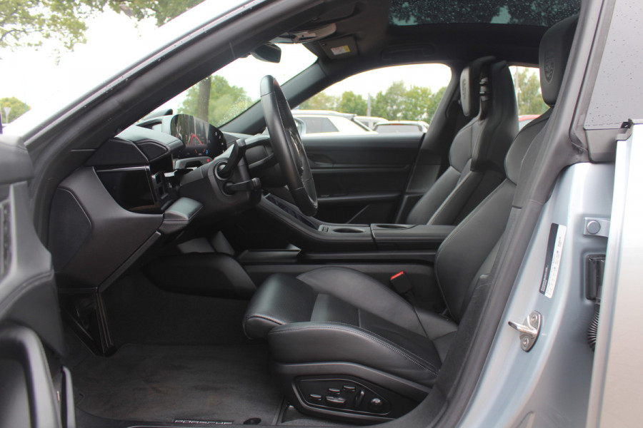 Porsche Taycan Performance 84 kWh / NIEUWSTAAT! / SoH 94.5% / Panoramadak / 360Camera / Adaptieve stoelen / Sportchrono / 20'' / Bose / Keyless / Dodehoek / Navigatie / Stoelverwarming / Cruise Control