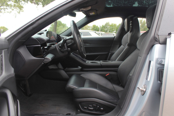 Porsche Taycan Performance 84 kWh / NIEUWSTAAT! / SoH 94.5% / Panoramadak / 360Camera / Adaptieve stoelen / Sportchrono / 20'' / Bose / Keyless / Dodehoek / Navigatie / Stoelverwarming / Cruise Control