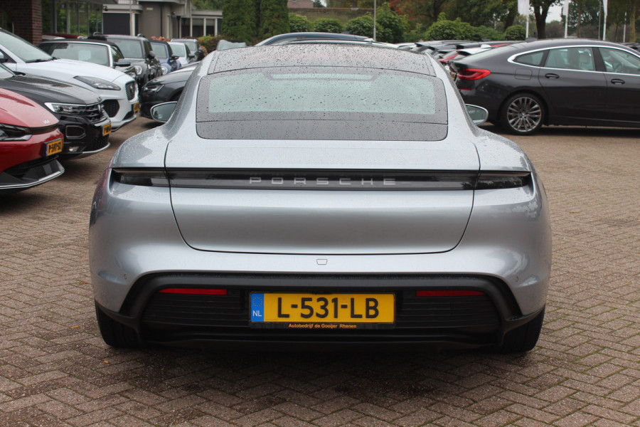 Porsche Taycan Performance 84 kWh / NIEUWSTAAT! / SoH 94.5% / Panoramadak / 360Camera / Adaptieve stoelen / Sportchrono / 20'' / Bose / Keyless / Dodehoek / Navigatie / Stoelverwarming / Cruise Control