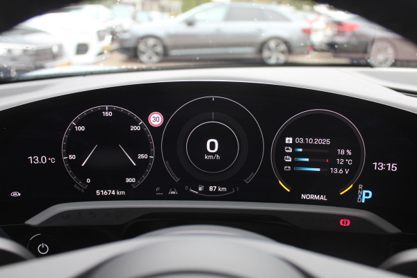 Porsche Taycan Performance 84 kWh / NIEUWSTAAT! / SoH 94.5% / Panoramadak / 360Camera / Adaptieve stoelen / Sportchrono / 20'' / Bose / Keyless / Dodehoek / Navigatie / Stoelverwarming / Cruise Control