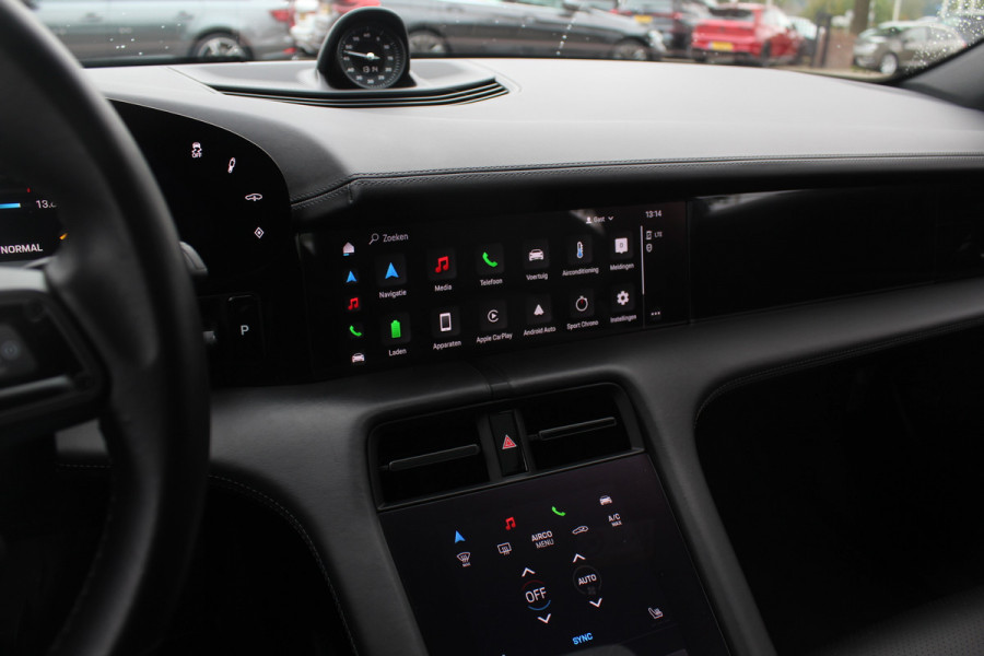 Porsche Taycan Performance 84 kWh / NIEUWSTAAT! / SoH 94.5% / Panoramadak / 360Camera / Adaptieve stoelen / Sportchrono / 20'' / Bose / Keyless / Dodehoek / Navigatie / Stoelverwarming / Cruise Control