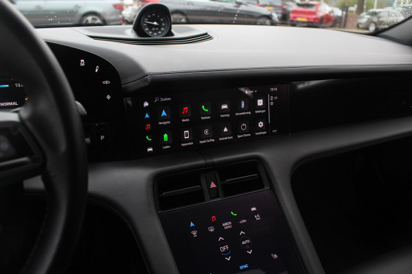 Porsche Taycan Performance 84 kWh / NIEUWSTAAT! / SoH 94.5% / Panoramadak / 360Camera / Adaptieve stoelen / Sportchrono / 20'' / Bose / Keyless / Dodehoek / Navigatie / Stoelverwarming / Cruise Control