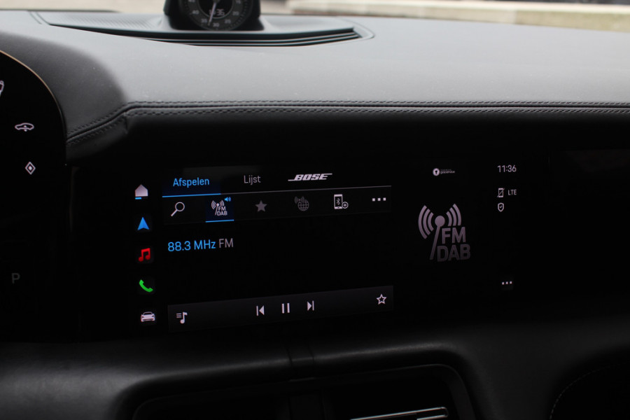 Porsche Taycan Performance 84 kWh / NIEUWSTAAT! / SoH 94.5% / Panoramadak / 360Camera / Adaptieve stoelen / Sportchrono / 20'' / Bose / Keyless / Dodehoek / Navigatie / Stoelverwarming / Cruise Control