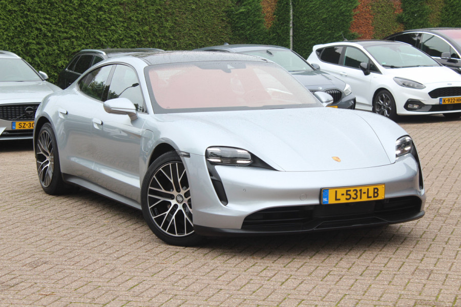 Porsche Taycan Performance 84 kWh / NIEUWSTAAT! / SoH 94.5% / Panoramadak / 360Camera / Adaptieve stoelen / Sportchrono / 20'' / Bose / Keyless / Dodehoek / Navigatie / Stoelverwarming / Cruise Control