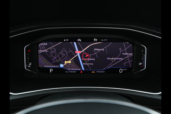 Volkswagen T-Roc 1.5 TSI R-Line Sport Business Aut. *PANO | LEATHER | FULL-LED | ADAPTIVE-CRUISE | DIGI-COCKPIT | NAVI-FULLMAP | HEATED-SPORTSEATS | AMBIENT-LIGHT | PRIVACY-GLASS | DAB+ | CARPLAY | SHIFT-PADDLES | 18''ALU*