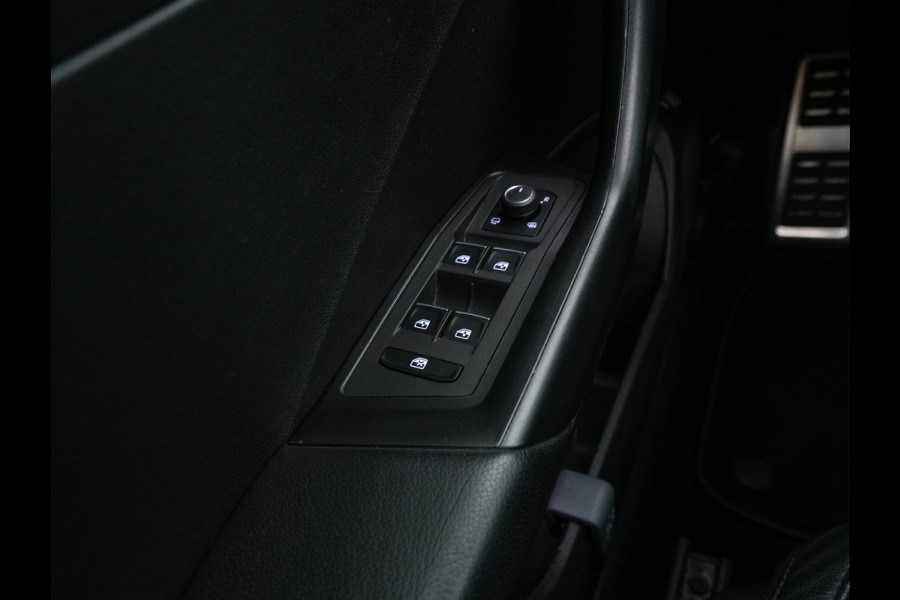 Volkswagen T-Roc 1.5 TSI R-Line Sport Business Aut. *PANO | LEATHER | FULL-LED | ADAPTIVE-CRUISE | DIGI-COCKPIT | NAVI-FULLMAP | HEATED-SPORTSEATS | AMBIENT-LIGHT | PRIVACY-GLASS | DAB+ | CARPLAY | SHIFT-PADDLES | 18''ALU*