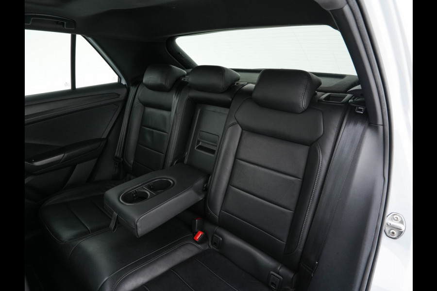 Volkswagen T-Roc 1.5 TSI R-Line Sport Business Aut. *PANO | LEATHER | FULL-LED | ADAPTIVE-CRUISE | DIGI-COCKPIT | NAVI-FULLMAP | HEATED-SPORTSEATS | AMBIENT-LIGHT | PRIVACY-GLASS | DAB+ | CARPLAY | SHIFT-PADDLES | 18''ALU*