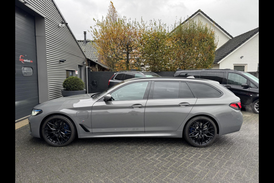 BMW 5 Serie Touring 530e M-Sport | 360*  Camera | Navigatie | Head-Up Display | 20 Inch Lichtmetalen Velgen | Elektrische Trekhaak | BMW 5 Serie Touring 530e M-Sport | 360*  Camera | Navigatie | Head-Up Display | 20 Inch Lichtmetalen Velgen | Elektrische Trekhaak |