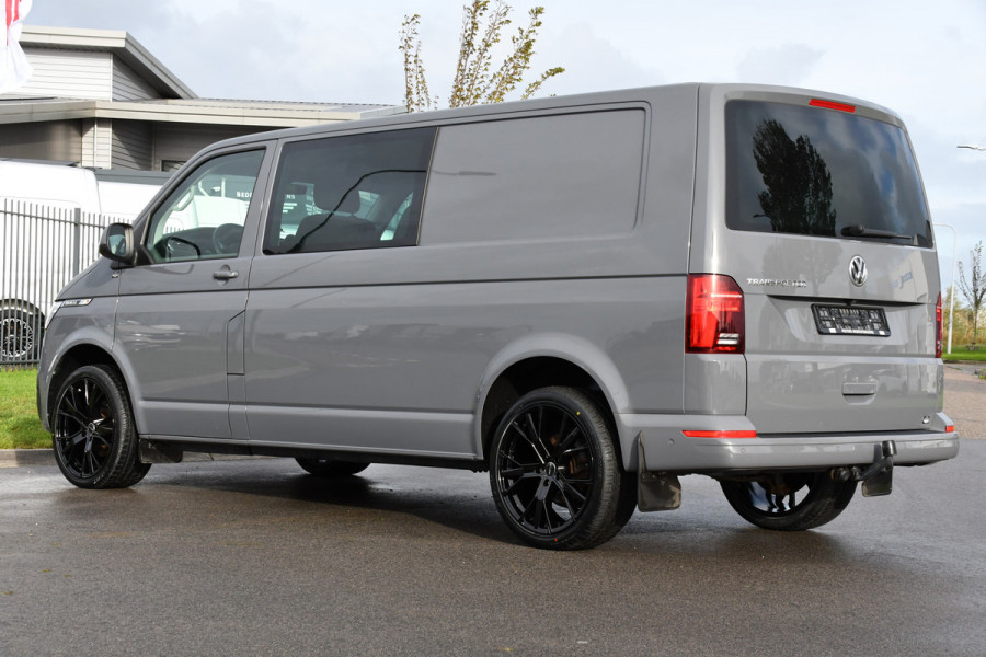 Volkswagen Transporter 2.0 TDI L2H1 32 DC Bulli Virtual, Adaptieve Cruise, Carplay, LED, 150pk, Automaat, Trekhaak, Sensoren, Uniek! Volkswagen Transporter 2.0 TDI L2H1 32 DC Bulli Virtual, Adaptieve Cruise, Carplay, LED, 150pk, Automaat, Trekhaak, Sensoren, Uniek!