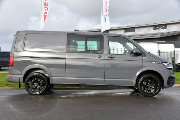 Volkswagen Transporter 2.0 TDI L2H1 32 DC Bulli Virtual, Adaptieve Cruise, Carplay, LED, 150pk, Automaat, Trekhaak, Sensoren, Uniek! Volkswagen Transporter 2.0 TDI L2H1 32 DC Bulli Virtual, Adaptieve Cruise, Carplay, LED, 150pk, Automaat, Trekhaak, Sensoren, Uniek!