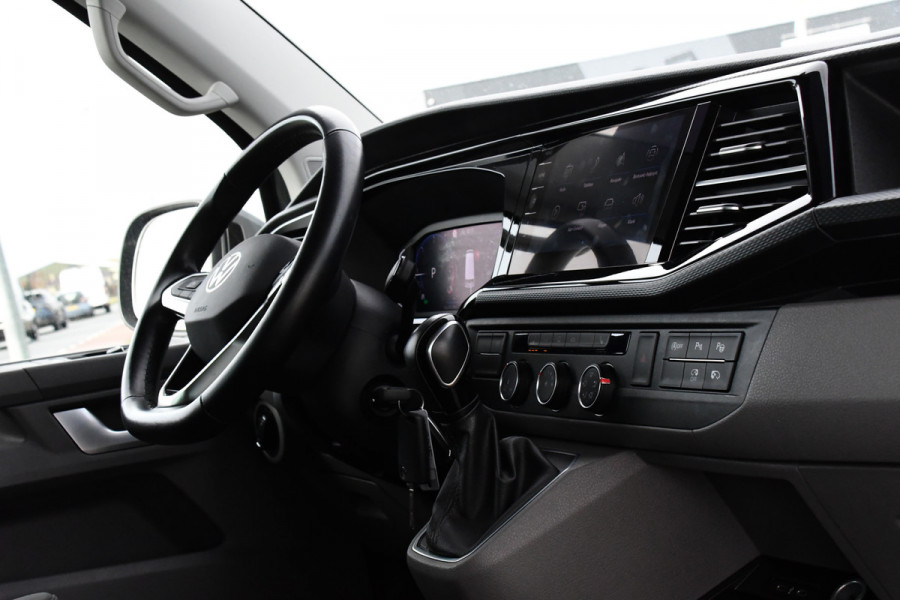Volkswagen Transporter 2.0 TDI L2H1 32 DC Bulli Virtual, Adaptieve Cruise, Carplay, LED, 150pk, Automaat, Trekhaak, Sensoren, Uniek! Volkswagen Transporter 2.0 TDI L2H1 32 DC Bulli Virtual, Adaptieve Cruise, Carplay, LED, 150pk, Automaat, Trekhaak, Sensoren, Uniek!