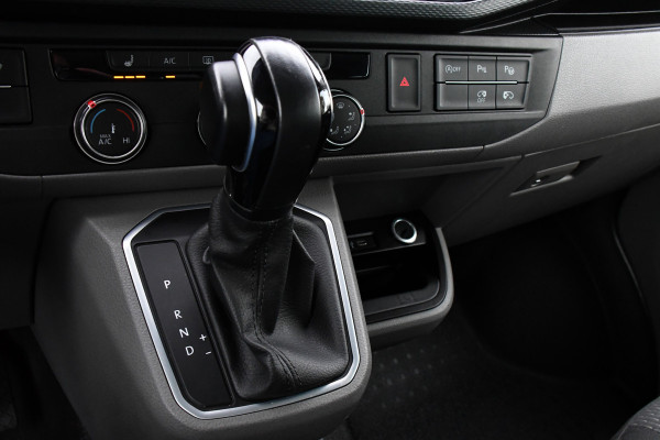 Volkswagen Transporter 2.0 TDI L2H1 32 DC Bulli Virtual, Adaptieve Cruise, Carplay, LED, 150pk, Automaat, Trekhaak, Sensoren, Uniek! Volkswagen Transporter 2.0 TDI L2H1 32 DC Bulli Virtual, Adaptieve Cruise, Carplay, LED, 150pk, Automaat, Trekhaak, Sensoren, Uniek!