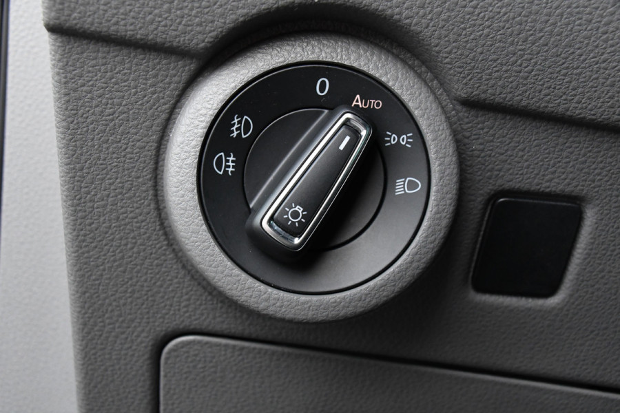 Volkswagen Transporter 2.0 TDI L2H1 32 DC Bulli Virtual, Adaptieve Cruise, Carplay, LED, 150pk, Automaat, Trekhaak, Sensoren, Uniek! Volkswagen Transporter 2.0 TDI L2H1 32 DC Bulli Virtual, Adaptieve Cruise, Carplay, LED, 150pk, Automaat, Trekhaak, Sensoren, Uniek!