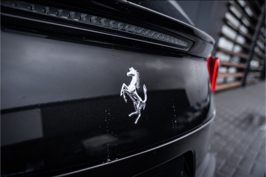 Ferrari GTC4 Lusso T 3.9 V8 - Nero Daytona | Passenger Display | Lift | Stoelkoeling | Memory Ferrari GTC4 Lusso T 3.9 V8 - Nero Daytona | Passenger Display | Lift | Stoelkoeling | Memory