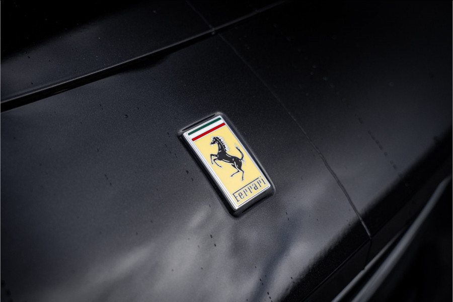 Ferrari GTC4 Lusso T 3.9 V8 - Nero Daytona | Passenger Display | Lift | Stoelkoeling | Memory Ferrari GTC4 Lusso T 3.9 V8 - Nero Daytona | Passenger Display | Lift | Stoelkoeling | Memory