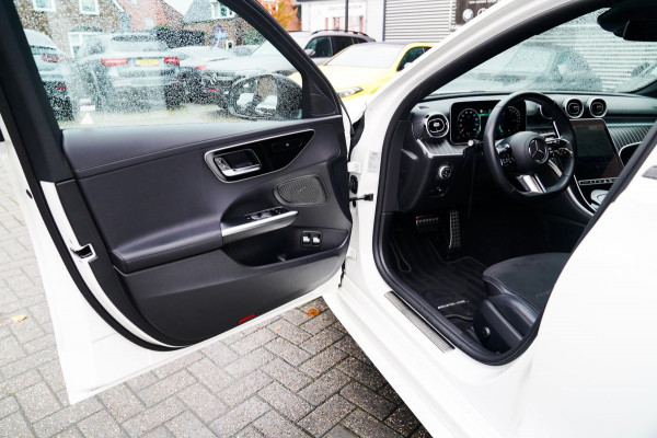 Mercedes-Benz C-Klasse Estate 300 e AMG Line | Pano | Burmester | Uitklapbare trekhaak Mercedes-Benz C-Klasse Estate 300 e AMG Line | Pano | Burmester | Uitklapbare trekhaak