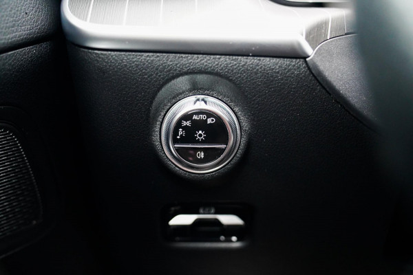 Mercedes-Benz C-Klasse Estate 300 e AMG Line | Pano | Burmester | Uitklapbare trekhaak Mercedes-Benz C-Klasse Estate 300 e AMG Line | Pano | Burmester | Uitklapbare trekhaak