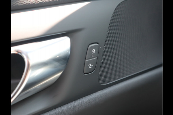 Volvo V60 2.0 B3 Momentum / Bodykit / Sportstoelen