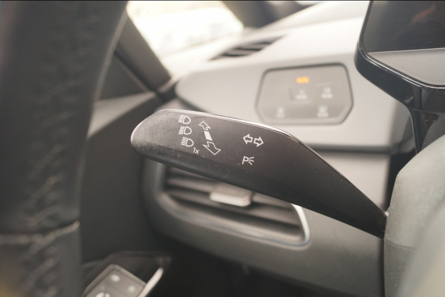 Volkswagen ID.3 Life 58kWh -NAVI-ECC-PDC- Volkswagen ID.3 Life 58kWh -NAVI-ECC-PDC-