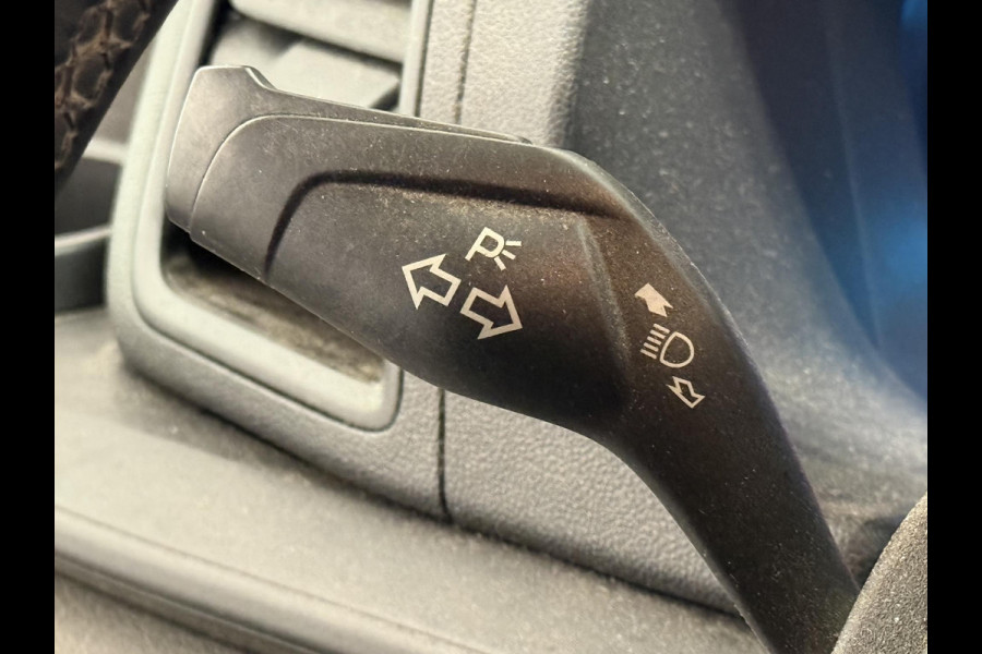 Ford Transit Custom 280 2.0 TDCI L1H1 Trend Airco Bluetooth Navi 3zits Trekhaak PDC Ford Transit Custom 280 2.0 TDCI L1H1 Trend Airco Bluetooth Navi 3zits Trekhaak PDC