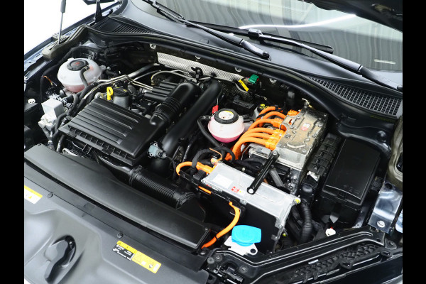 Škoda Superb Combi 1.4 TSI iV 218PK Style | Leder | Trekhaak | Adaptive Cruise | Virtual | Keyless | Memory | Carplay Škoda Superb Combi 1.4 TSI iV 218PK Style | Leder | Trekhaak | Adaptive Cruise | Virtual | Keyless | Memory | Carplay