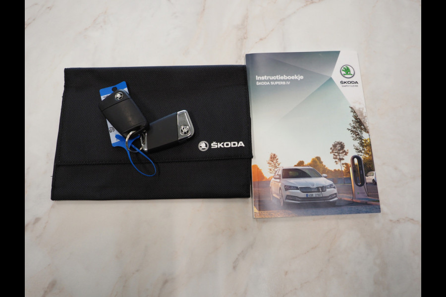 Škoda Superb Combi 1.4 TSI iV 218PK Style | Leder | Trekhaak | Adaptive Cruise | Virtual | Keyless | Memory | Carplay Škoda Superb Combi 1.4 TSI iV 218PK Style | Leder | Trekhaak | Adaptive Cruise | Virtual | Keyless | Memory | Carplay