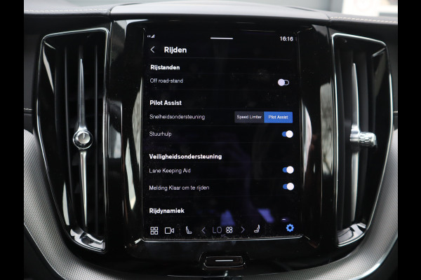 Volvo XC60 2.0 B4 R-Design /  Leder / Facelift / 21-inch Lichtmetaal