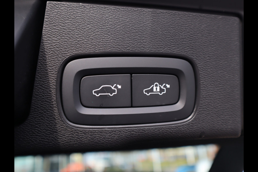 Volvo XC60 2.0 B4 R-Design /  Leder / Facelift / 21-inch Lichtmetaal