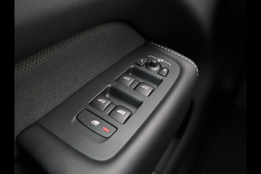 Volvo XC60 2.0 B4 R-Design /  Leder / Facelift / 21-inch Lichtmetaal