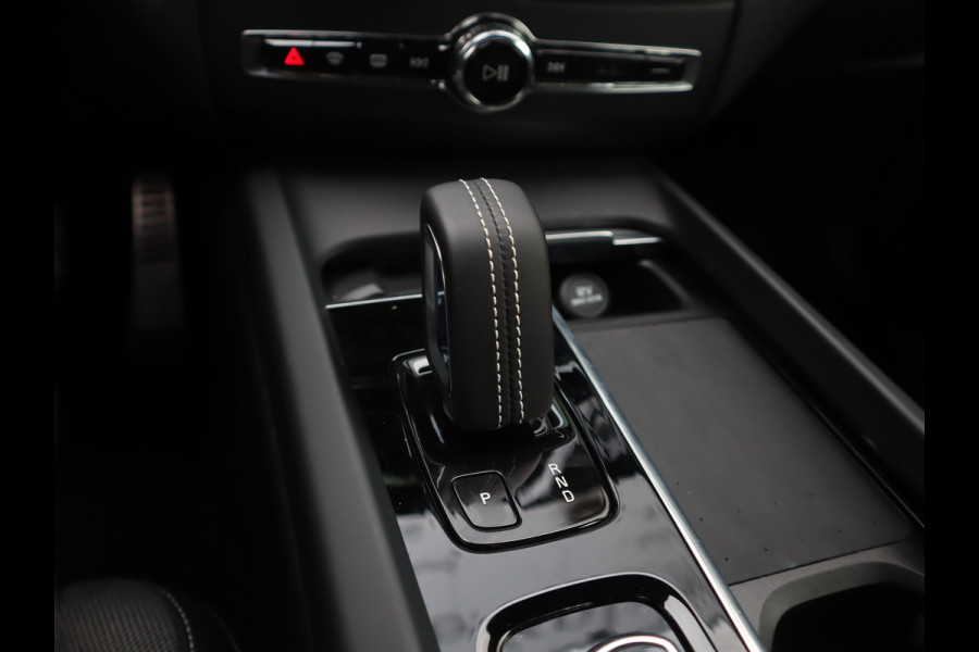 Volvo XC60 2.0 B4 R-Design /  Leder / Facelift / 21-inch Lichtmetaal